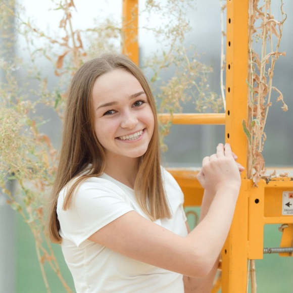 Meet your Posher, Julia - Picture 1 of 1